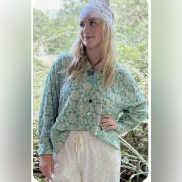 New! Jaded Gypsy “Wild Heart” Indian Block Print Eyelet Mis Match Buttons Blouse - Picture 2 of 6